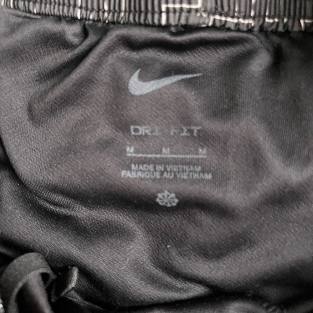 Nike women’s running shorts Black size medium - Picture 2 of 3